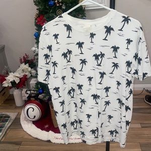 MENS size small H&M BRAND Tee covered with palm trees